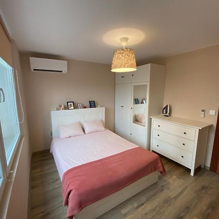 Lovely 1 Bedroom Apartment In The Heart Of Varna Exterior foto