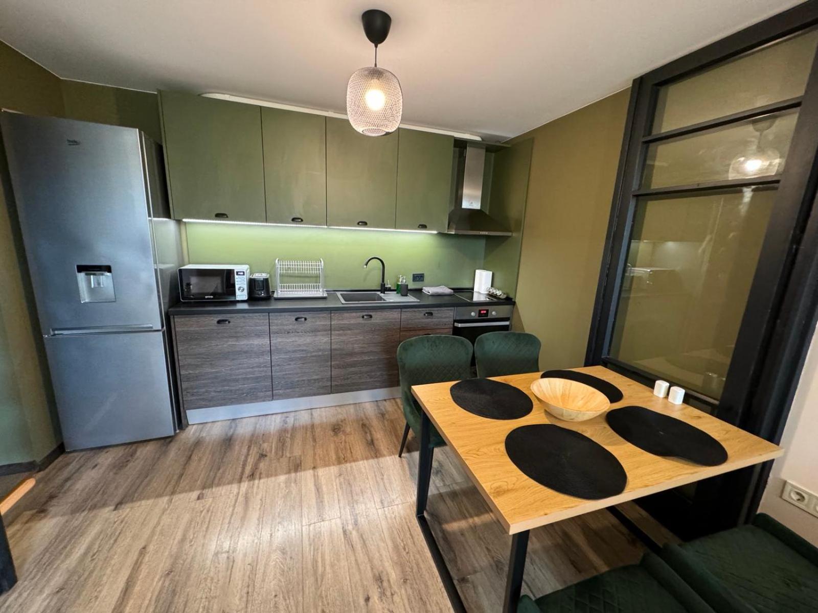 Lovely 1 Bedroom Apartment In The Heart Of Varna Exterior foto