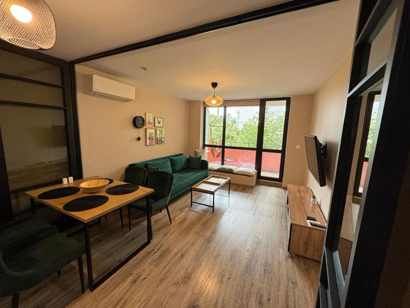 Lovely 1 Bedroom Apartment In The Heart Of Varna Exterior foto